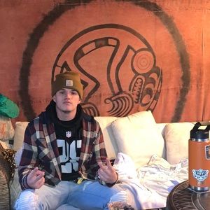 Meet your Posher, Dustin